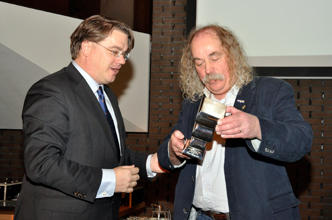 In 2009 ontving Paul Spapens uit handen van commissaris van de koningin Wim van de Donk de Brabant Bokaal.